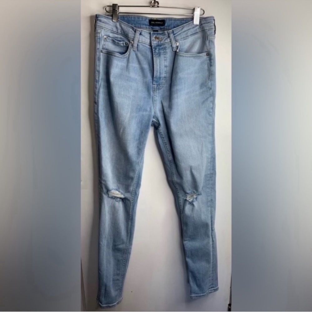 Free Assembly Lightwash Distressed Knee Skinny Jeans Size 10